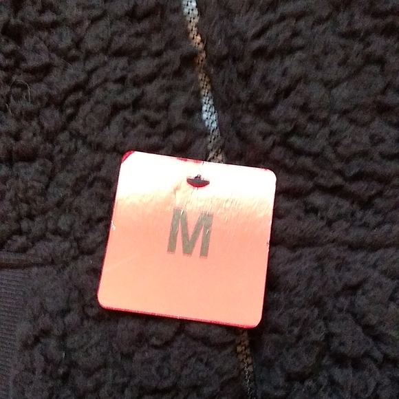 !!NWT!!MARC NEW YORK, BY ANDREW MARC, WOMEN'S BLACK HOODIE, SIZE MED - Picture 5 of 7